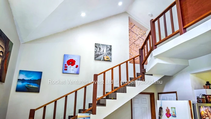 VENTE - Villa de Prestige avec Piscine – 3 Chambres à Mont Piton