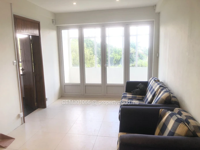 Appartement 3 chambres entièrement rénové avec balcon à louer à Floreal - À 7 minutes à pied de la station de métro  