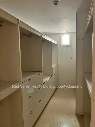 Appartement au rez-de-chaussée à vendre à Floréal | 2 chambres | Véranda spacieuse