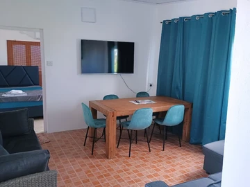 6 Bedroom Apartment