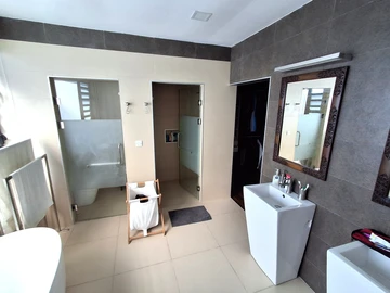 4 Bedroom Apartment