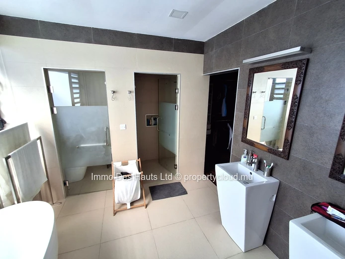 Appartement de 4 chambres meublé en vente Curepipe 