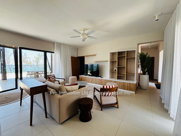 Superbe Penthouse Meublé en Bord de Mer à Louer à Belle Mare