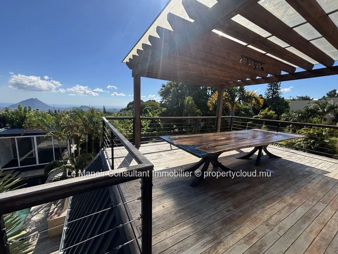 Villa meublée 4 chambres avec piscine à louer à Floréal