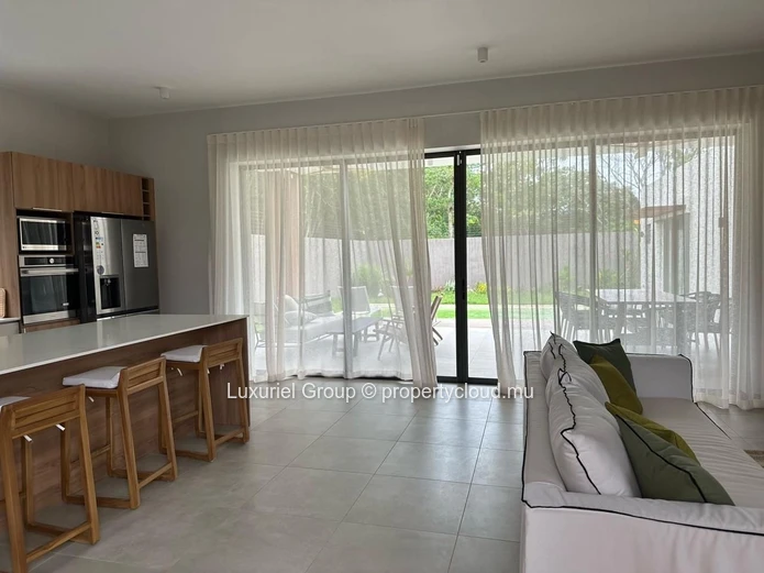 Villa de Charme avec Terrasse et Espace Extérieur Raffiné