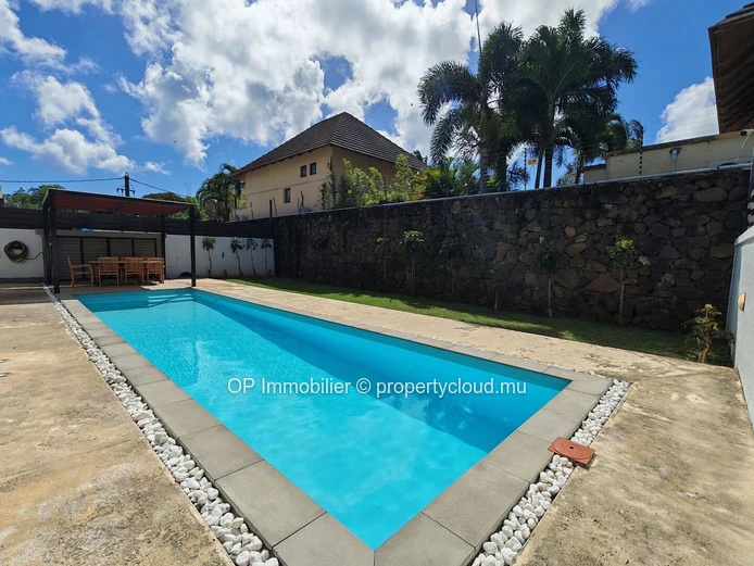 Maison meublée 4 chambres avec piscine à louer à Péreybère