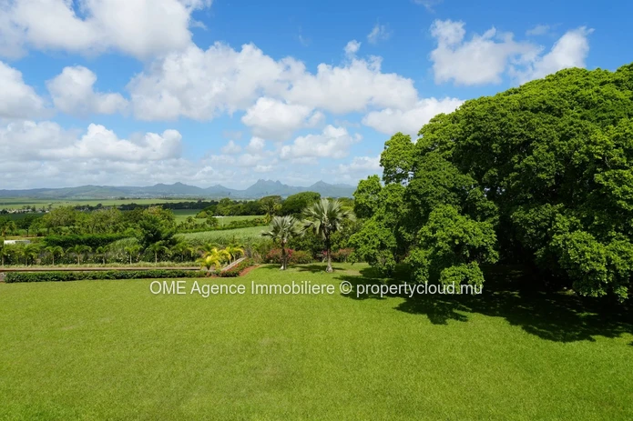 Spacious 4-Bedroom Apartment with Mountain View