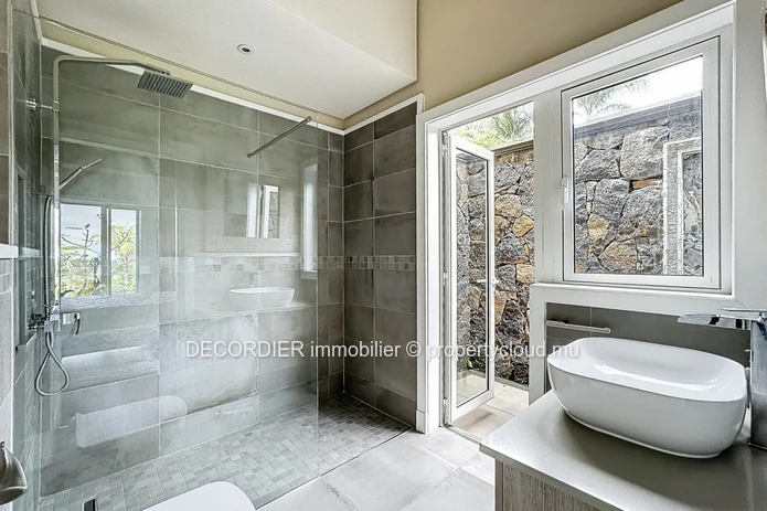 Magnifique villa située à Villa Valriche - accessible aux étrangers