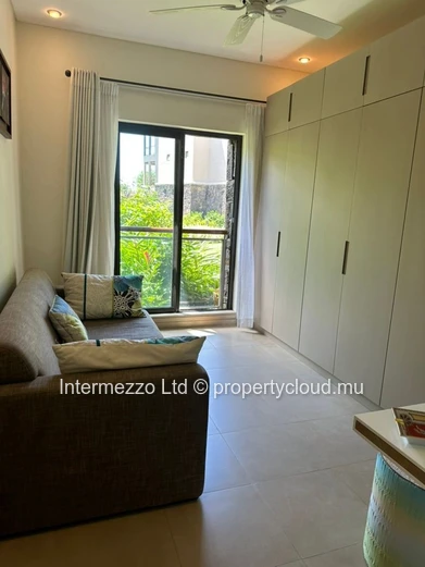 Appartement IRS Anahita à vendre – 2 chambres, jardin privatif 450 m² sur le golf –  Île Maurice