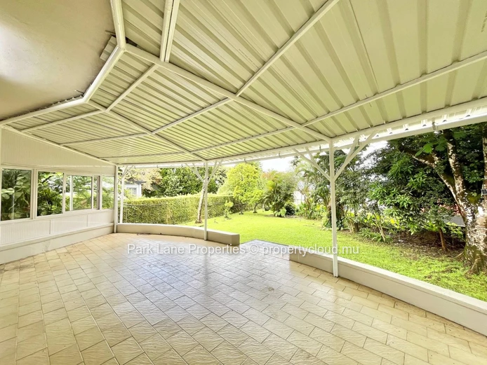 Spacious 4-Bedroom Family Home with Large Garden and Ample Parking in Floreal