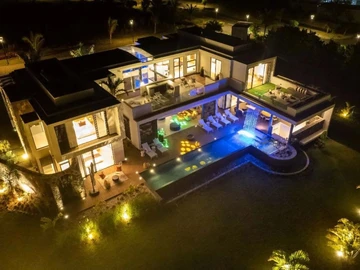 5 Bedroom Villa