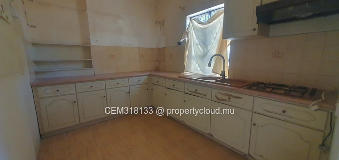 Terrain Résidentiel & Commercial 21 Perches à Vendre – Beau Séjour, Quatre-Bornes 