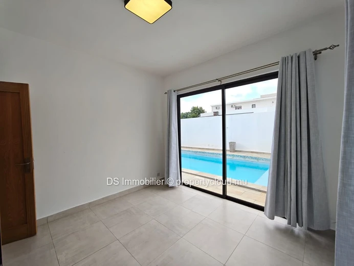 Bungalow For Rent In Grand Baie - North