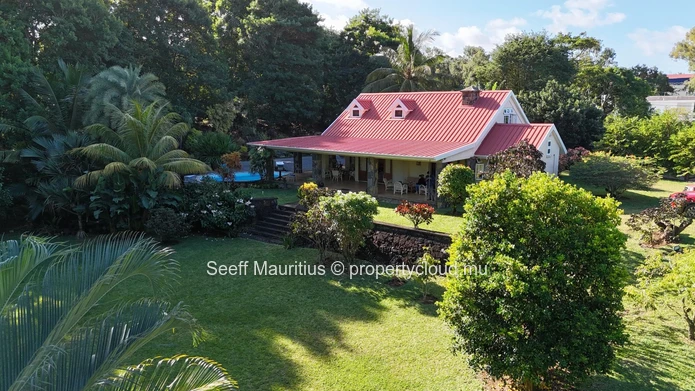 Belle maison de charme avec un magnifique jardin