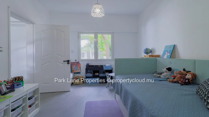 Maison familiale avec jardin généreux en lotissement sécurisé