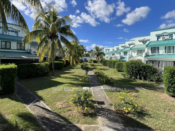 Charming Townhouse in Flic en Flac – Just 5 Minutes from the Beach