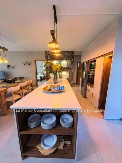 Villa moderne de 4 chambres en suite avec piscine privée- Morcellement sécurisé.