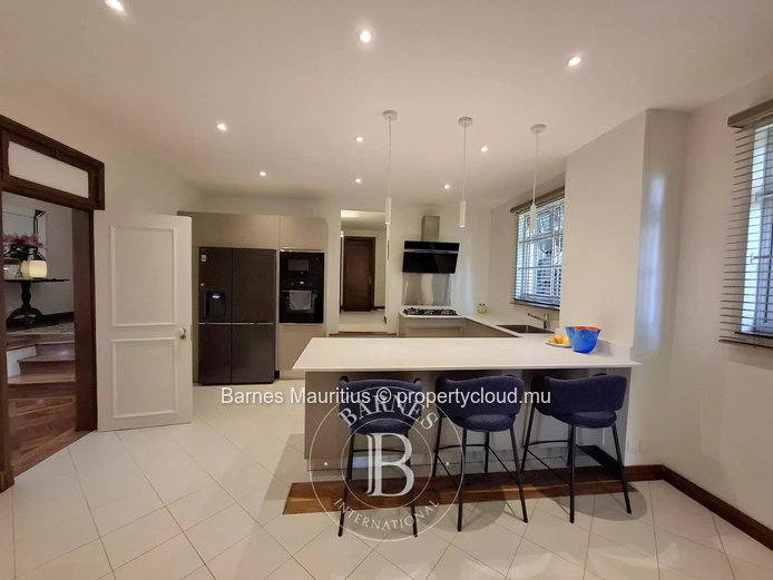 FLOREAL - Renovated duplex with garden - 282 m²