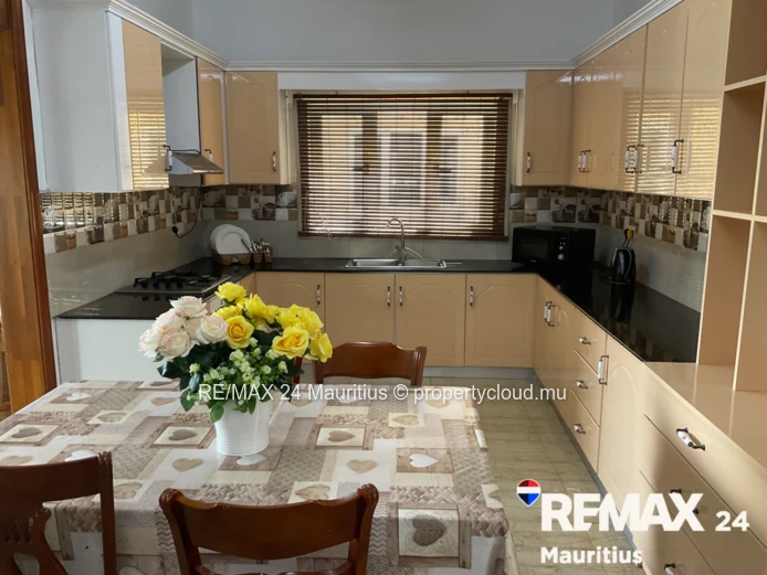 OCEANFRONT PENTHOUSE IN BLUE BAY - 4 BEDROOMS, PANORAMIC SEA VIEWS A rare investment opportunity on