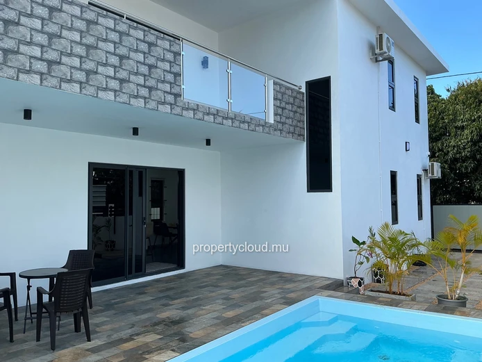À LOUER – Superbe villa moderne avec piscine chauffée et couverte à Calodyne ?? Villa neuve de 200 m² – 3 chambres + ...