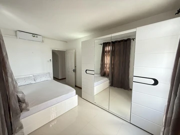 6 Bedroom House