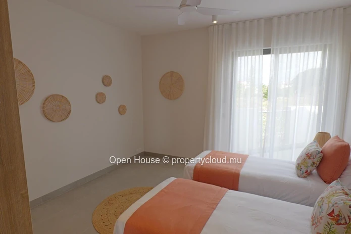 Penthouse PDS à vendre à Trou aux Biches, 345m², 3 chambres, piscine commune, accessible aux étrangers, plage, parkin...