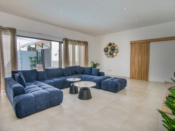 5 Bedroom Villa