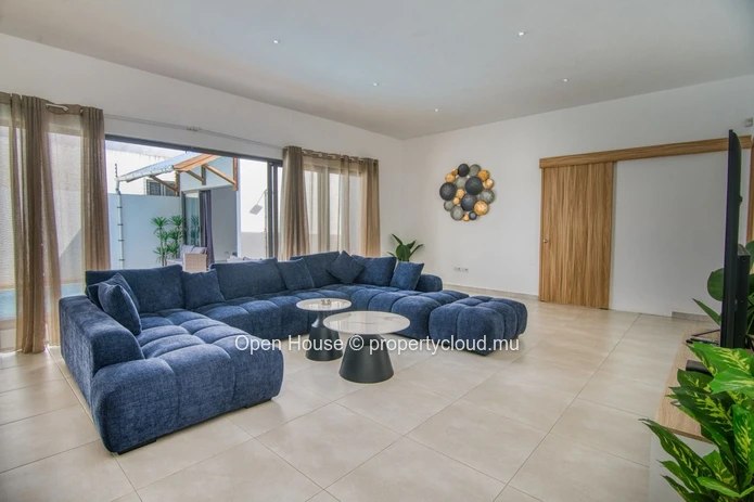 A VENDRE - Marché local - maison entièrement meublée  - Grand Baie, 160m², terrain 380m², 5 chambres, piscine privée,...