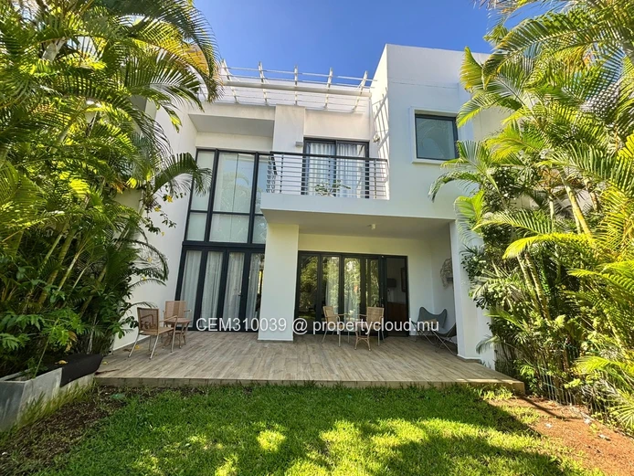 FOR SALE, Elegant Coastal Townhouse | Sea View | Accessible to Foreign Buyers