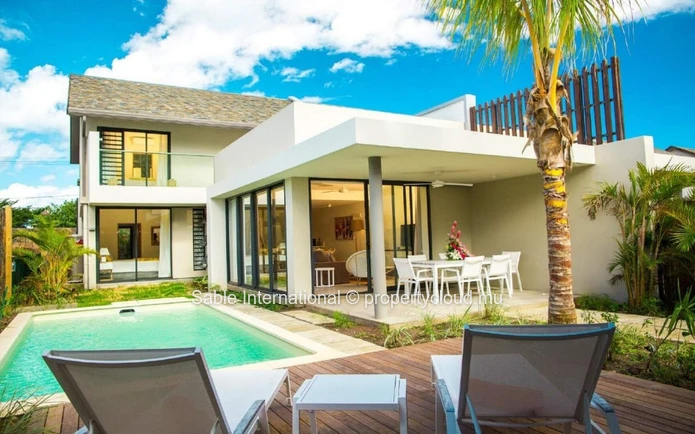 Villa PDS à vendre, Tamarin, 364m² habitables, terrain 669m², 3 chambres, piscine privée, accès mer, proche écoles