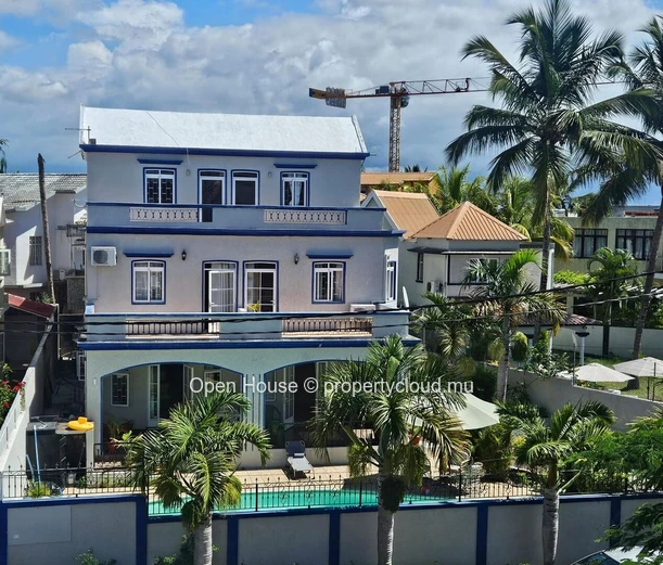 Duplex meublé tout confort à Mon Choisy avec accès piscine au cœur d'une résidence calme