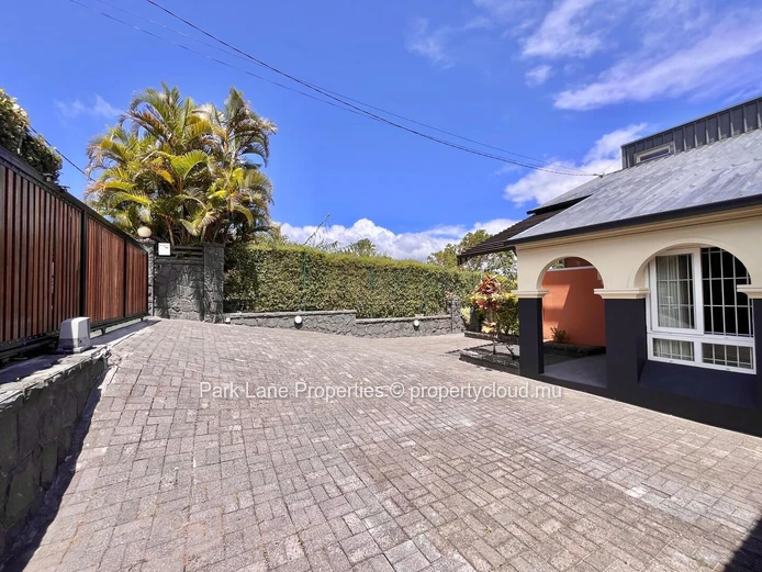 Maison contemporaine à vendre à Floréal – Emplacement d’exception