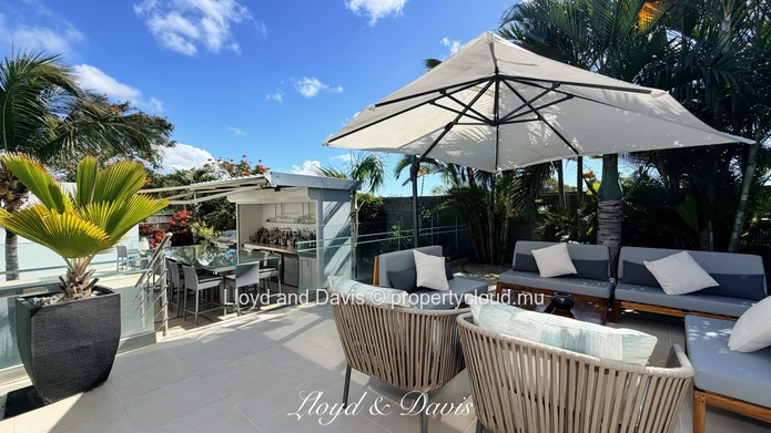 Villa contemporaine avec piscine à débordement