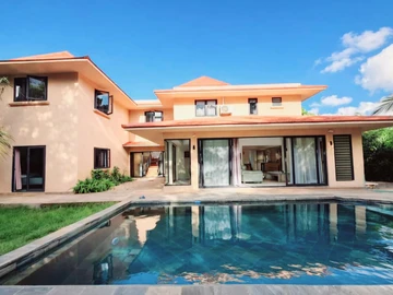 6 Bedroom Villa