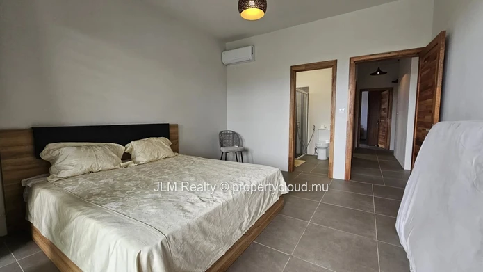 Contemporary apartment with access to a shared pool for sale in Cascavelle, Mauritius, close to all amenities