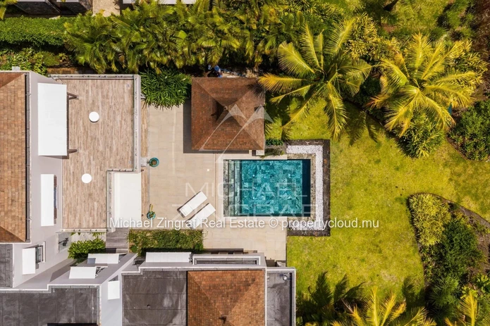 Elegant Contemporary Golfside Villa - Bel Ombre