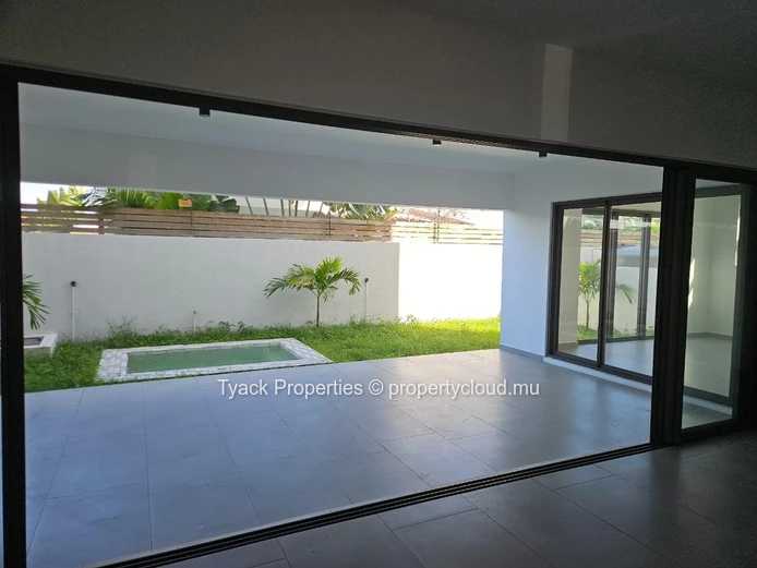 Contemporary Ground-Floor Apartment in Péreybère with Pool Acces