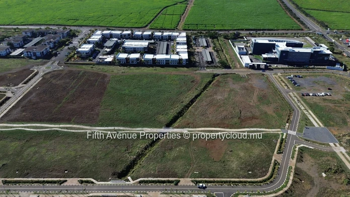 CASCAVELLE - Commercial  plot 2336m2