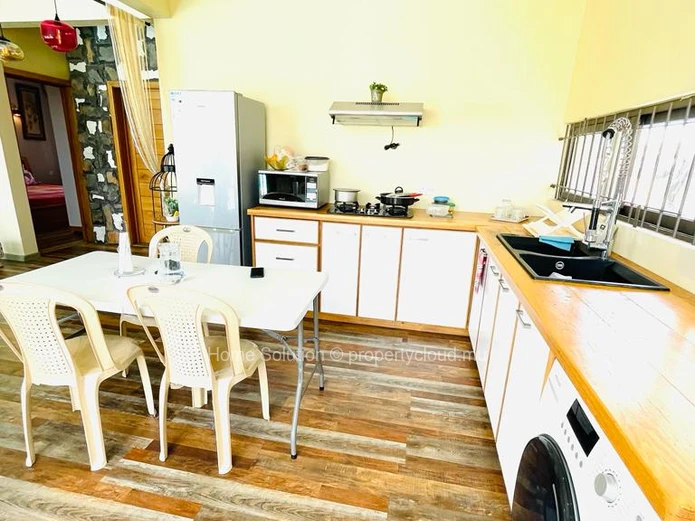 Semi-furnished House in Pereybère
