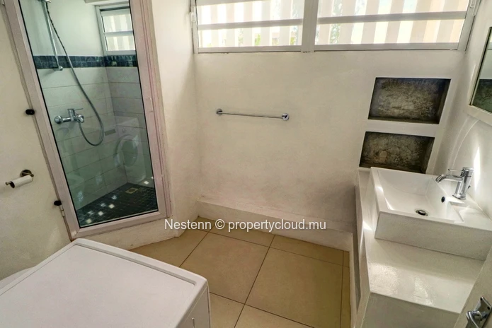Semi-detached 3-bed house in a popular residence with huge garden