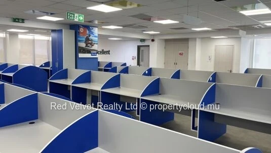 722m² Furnished Office Floor for Rent – Ebène Cybercity | Ready-to-Operate