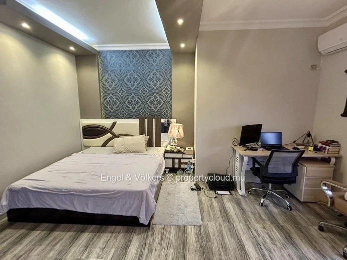 Spacious 5-Bedroom Individual House for Sale — Reserved for Mauritian Citizens
