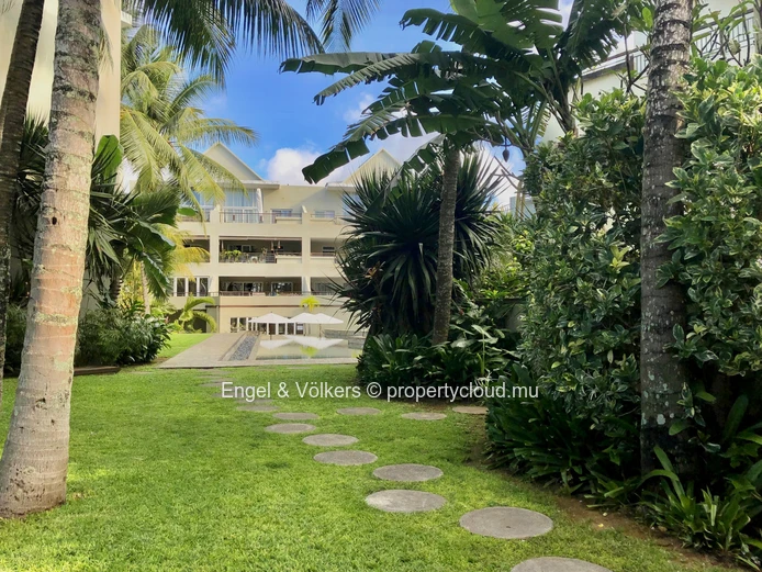Bain Boeuf Penthouse Apartment to Rent Across from the Beach