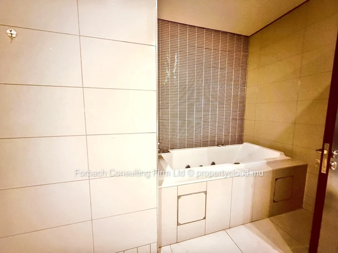 Grand Baie La Croisette- elegant apartment accessible to foreigners 