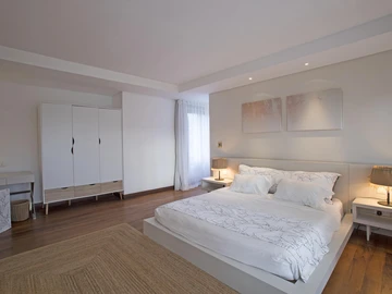 5 Bedroom Villa