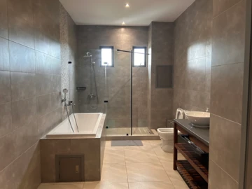 4 Bedroom Townhouse, Duplex