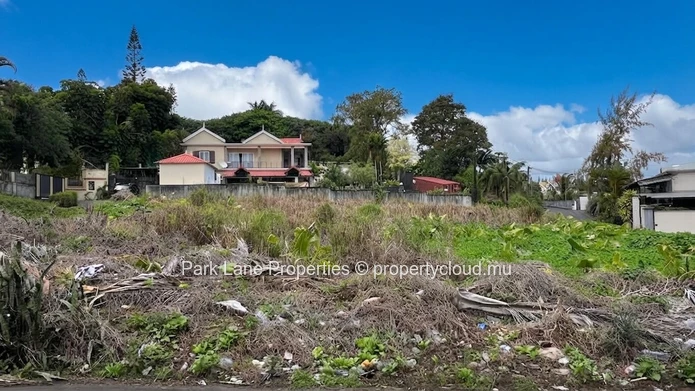 Prime  residential Plot of 1,046 m² – Ideal for your dream home