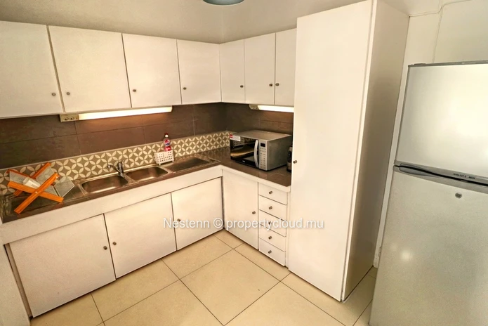 Semi-detached 3-bed house in a popular residence with huge garden