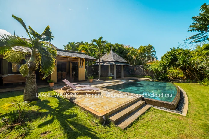 Élégance Insulaire à Tamarin – Villa de Cinq Chambres à Vendre dans un Domaine Côtier Raffiné