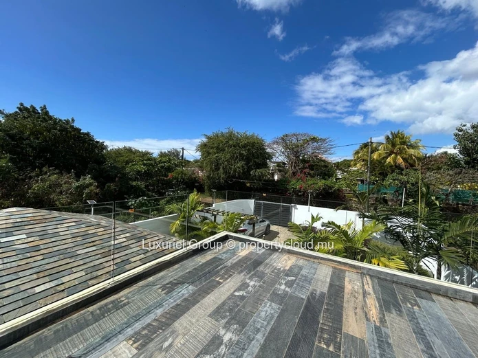 Villa de standing avec piscine et cadre de vie sécurisé
